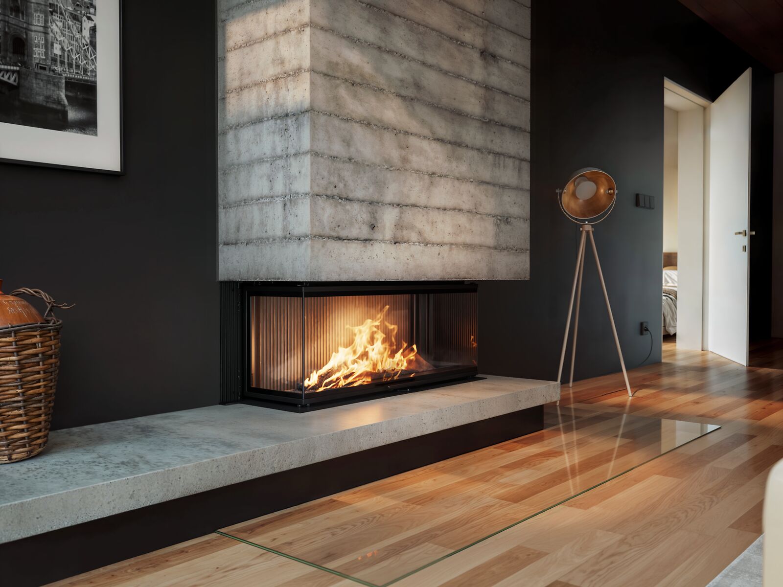 BRUNNER Kamin Panorama mit Stampfbeton und Sitzbank