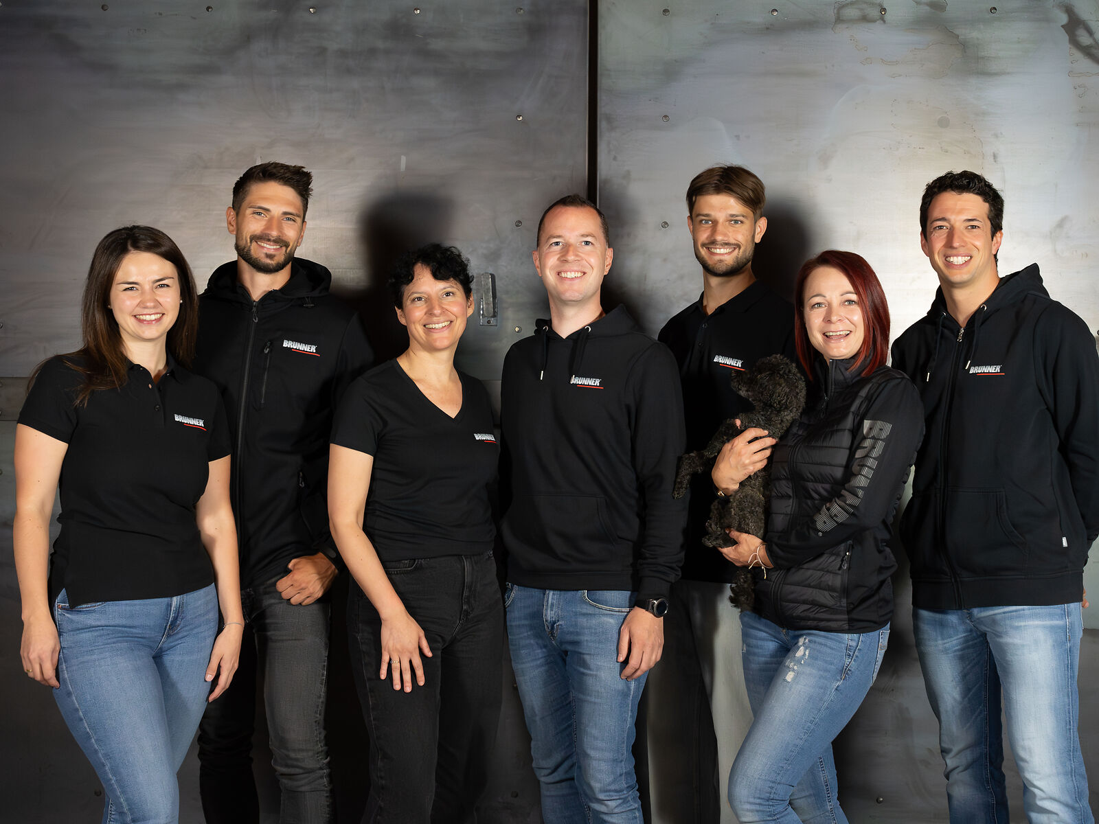 Mitarbeiter in Brunner Fankleidung