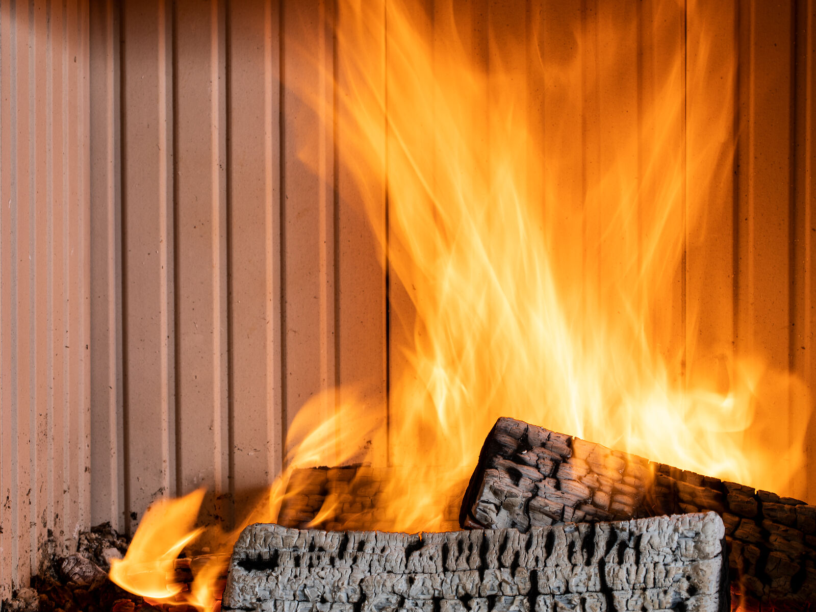 Flammenbild im Kamin BKH