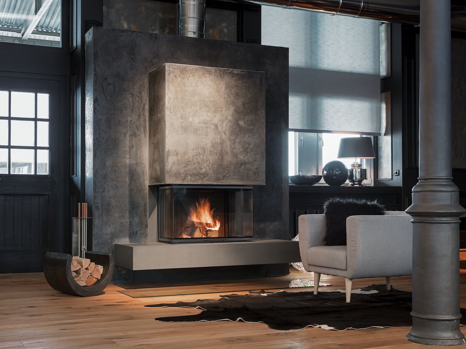 BRUNNER Kamin Panorama schwarz verputzt im industrial Style