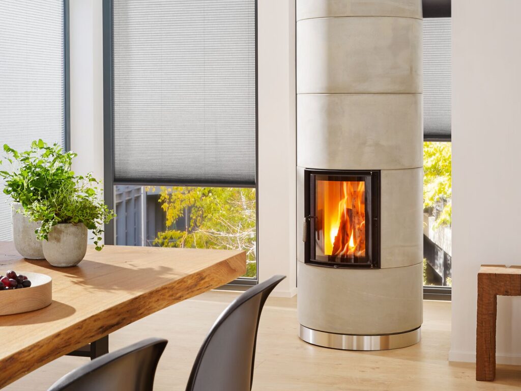 Kleinspeicherofen rund im Wohnraum