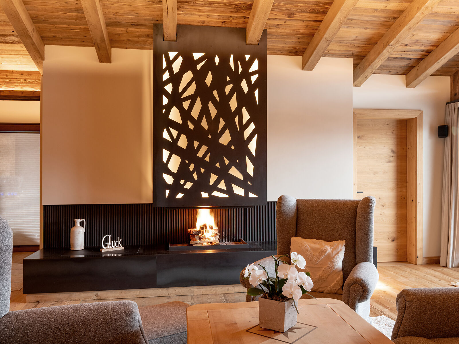 Breiter, offener Kamin Urfeuer Panorama in rustikalem, gemütlichen Ambiente