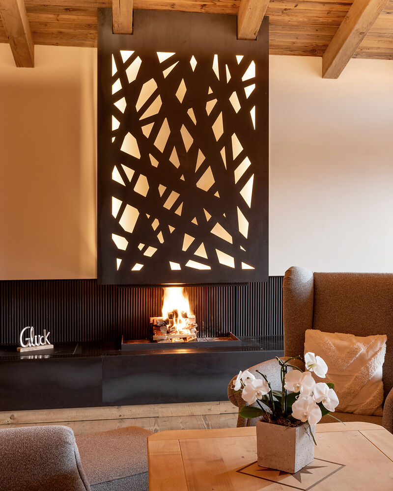 Modern, open panorama fireplace in a cosy ambience