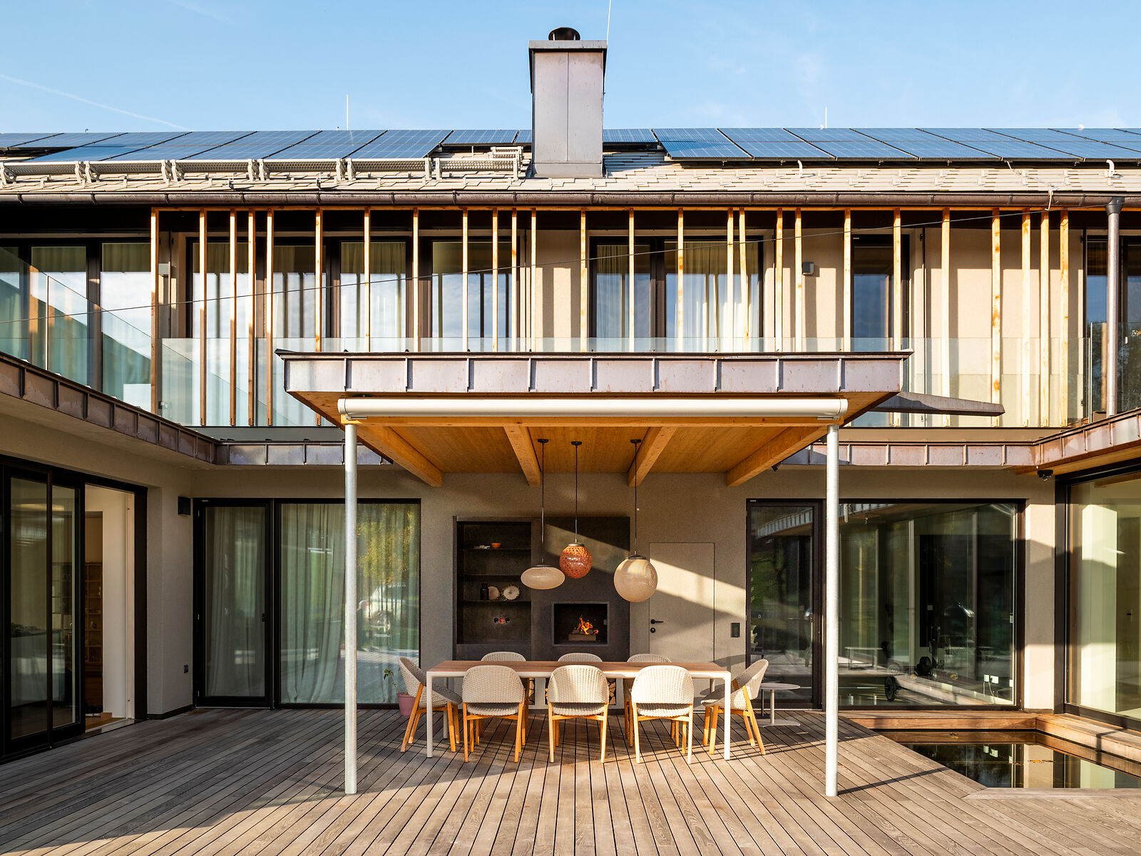 Urfeuer Küchenkamin auf einer sonnigen Terrasse