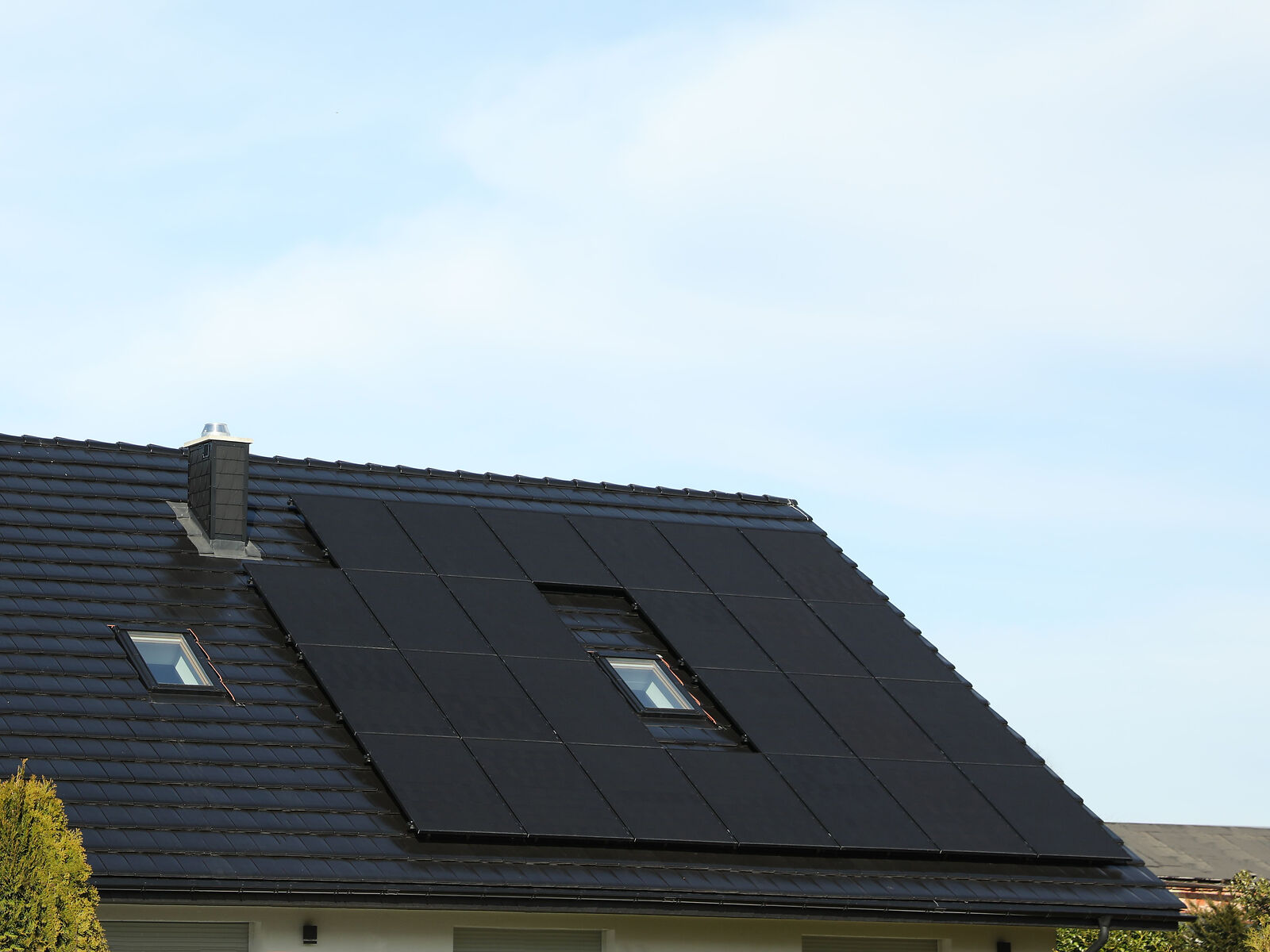 Hausdach mit PV-Anlage