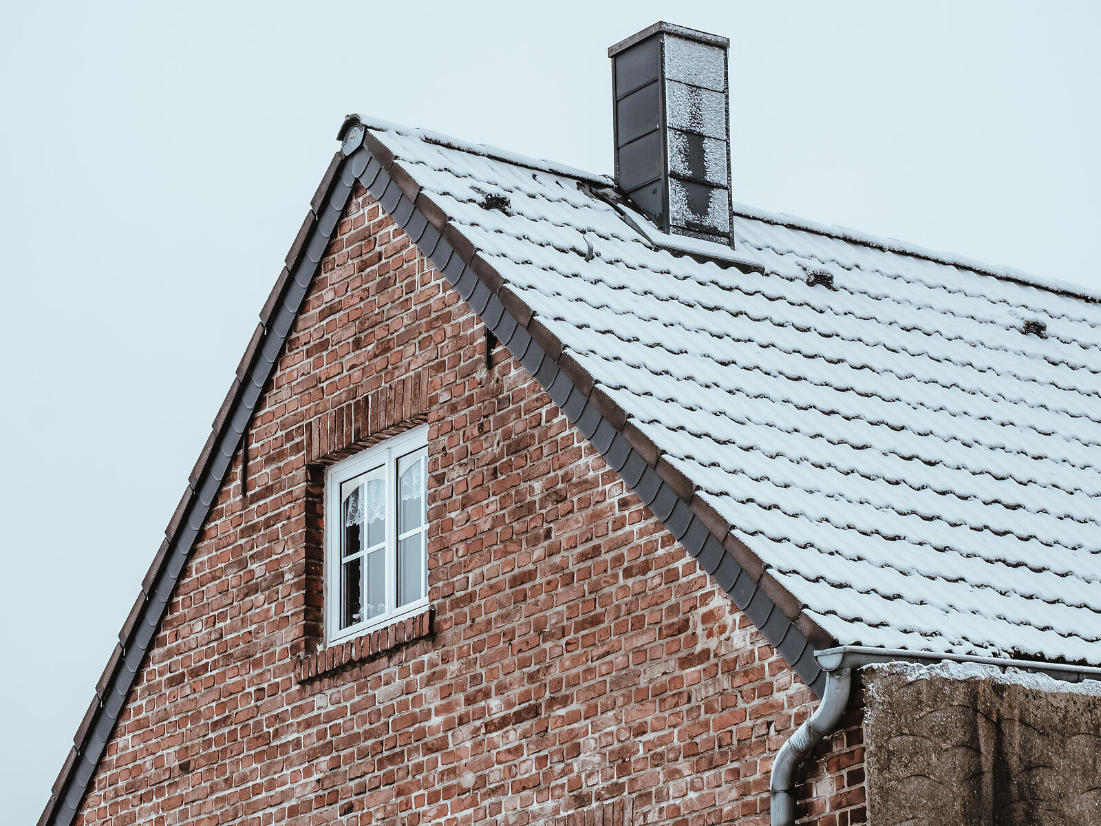 Hausdach mit Schornstein