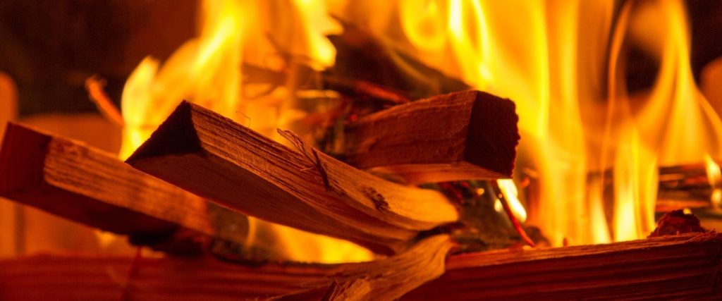 Brennendes Holzfeuer