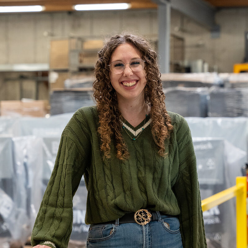 Portrait Sabrina im Lager