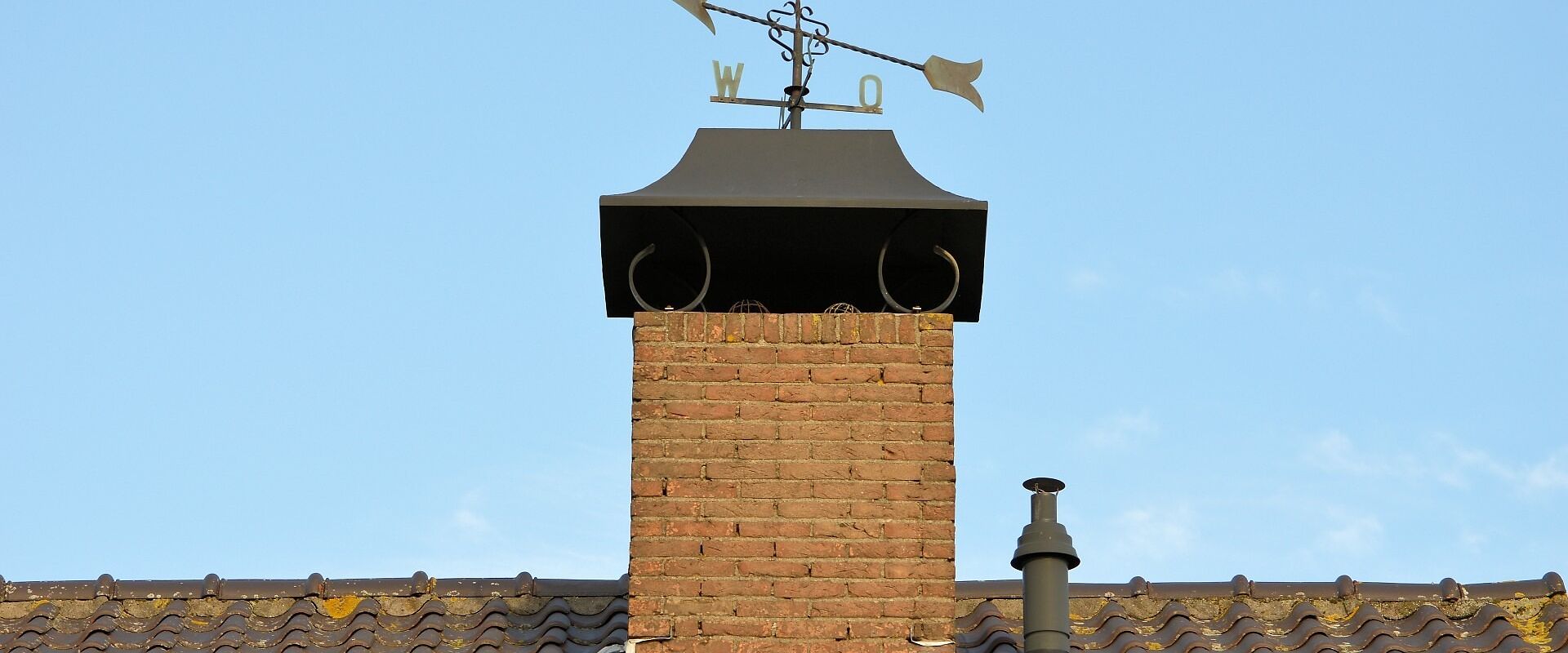 Dach mit gemauertem Schornstein