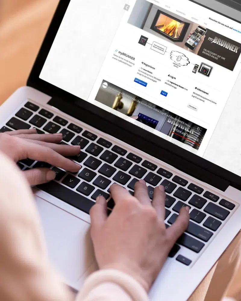 Laptop mit myBRUNNER am Screen