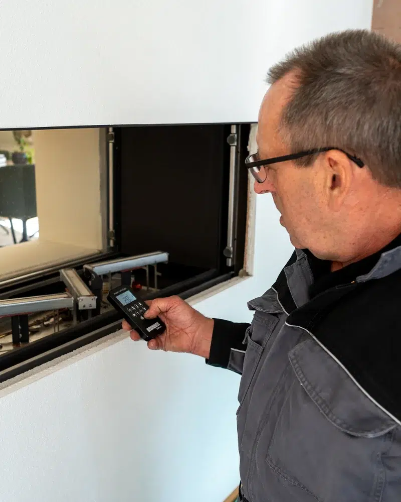 Kundendienst bei Wartung von Gaskamin